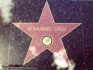 La stella dedicata a Hollywood dedicata a Beniamino Gigli